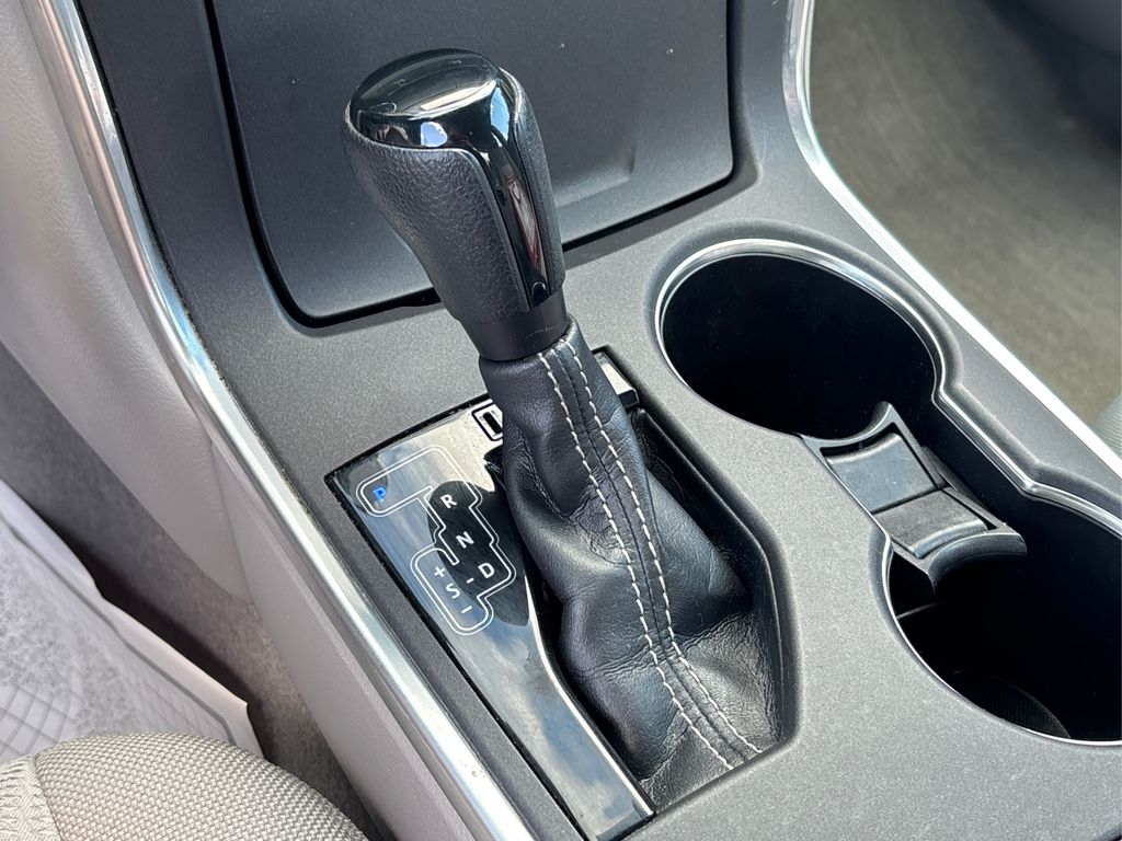 2016 Toyota Camry LE photo 25