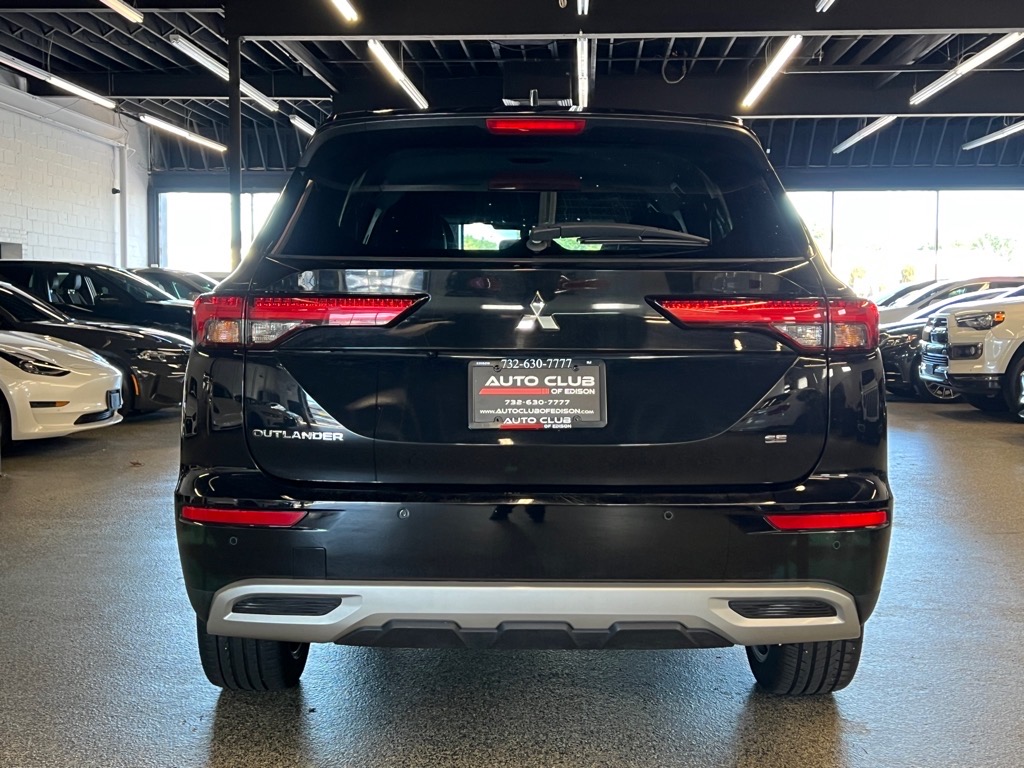 2023 Mitsubishi Outlander SE photo 4