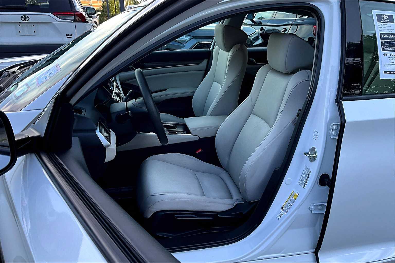 2019 Honda Accord LX 1.5T photo 8