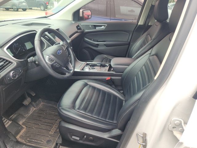 2020 Ford Edge SEL photo 2