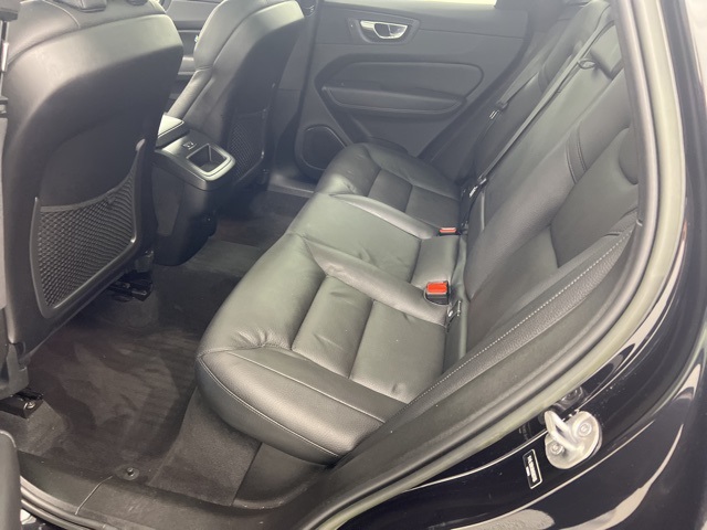2022 Volvo XC60 B5 Momentum photo 10