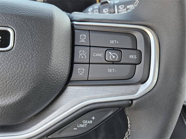2025 Jeep Wagoneer Series II Carbide photo 28
