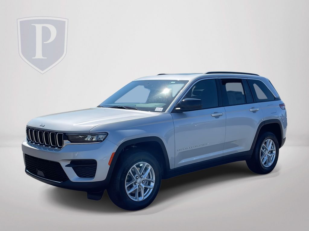 2025 Jeep Grand Cherokee Laredo X photo 3