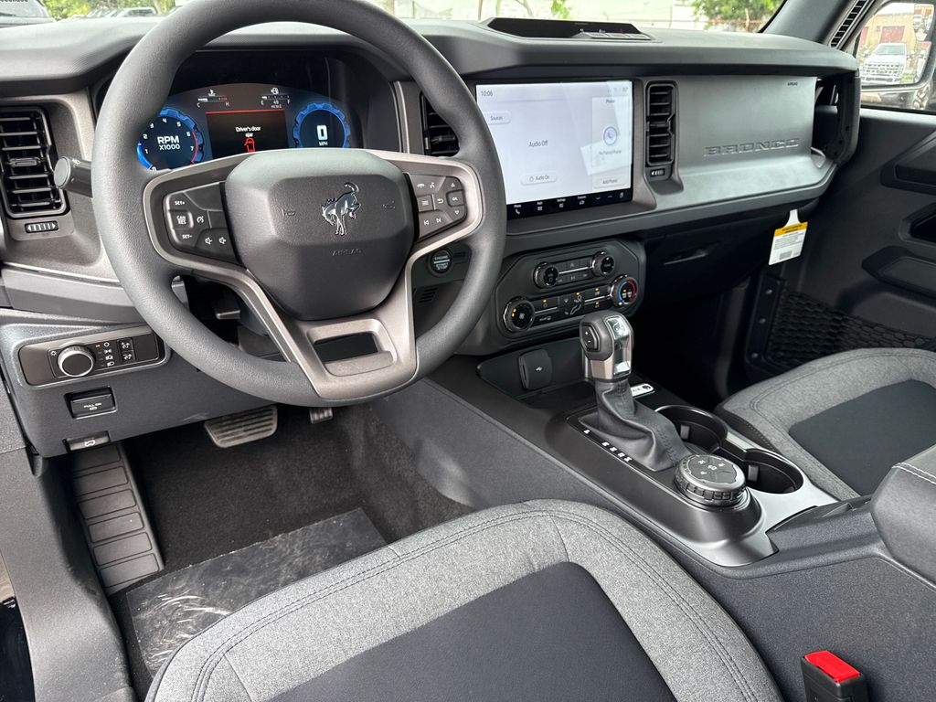 2025 Ford Bronco Base photo 4