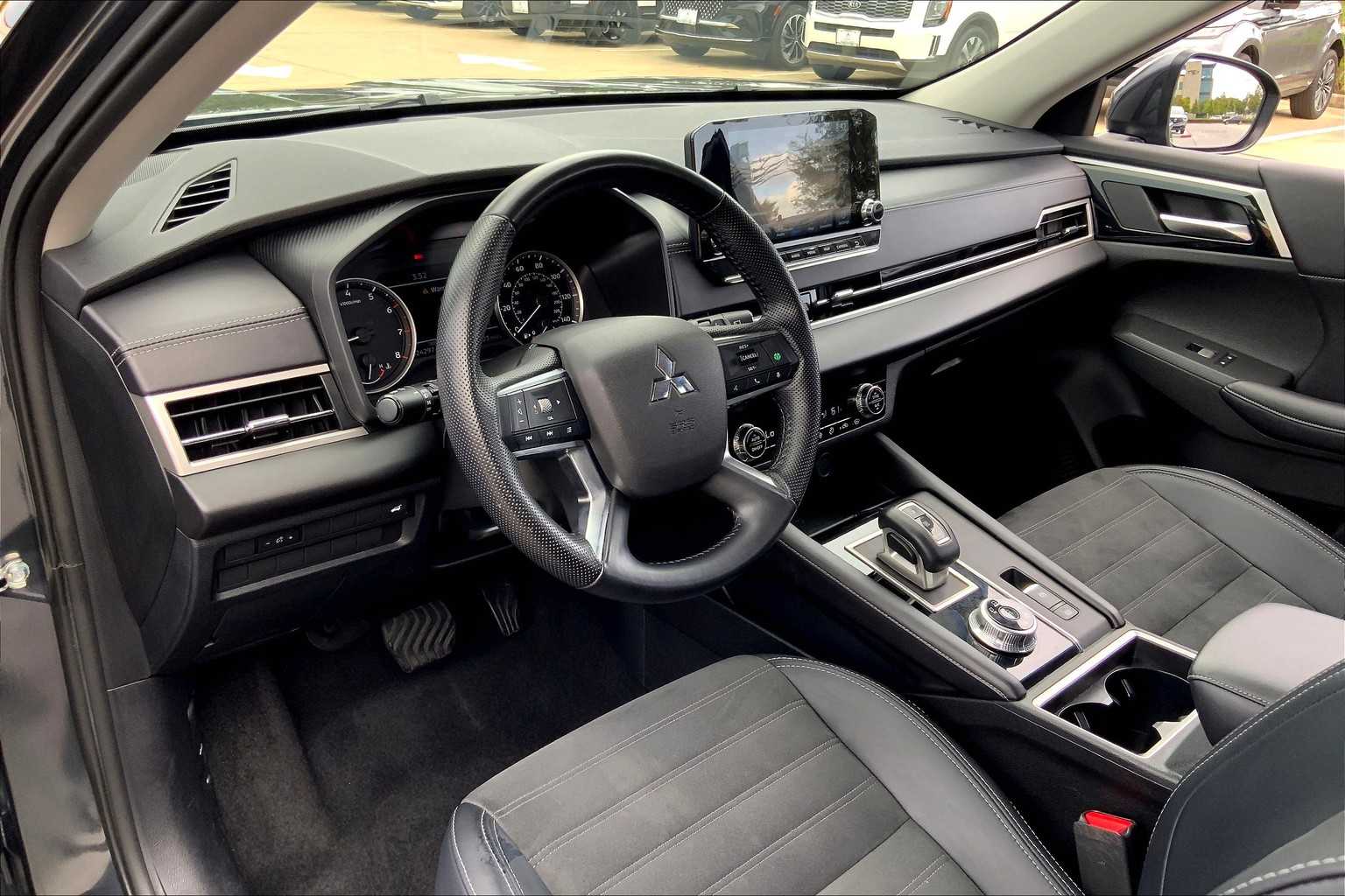2024 Mitsubishi Outlander SE photo 13