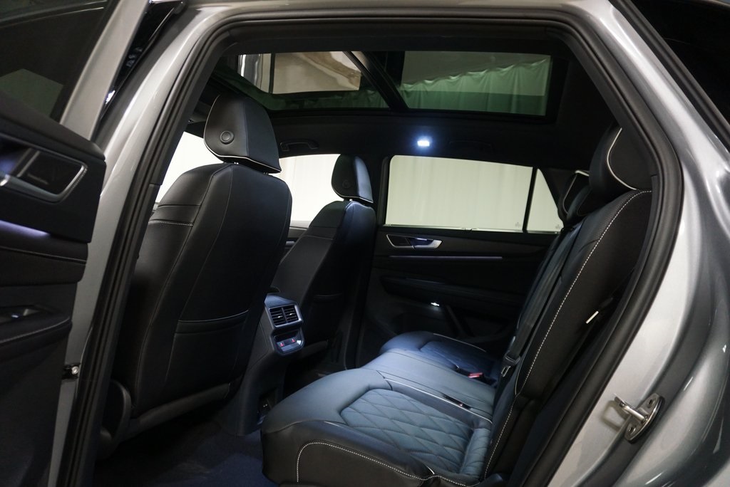 2025 Volkswagen Atlas Cross Sport SEL Premium R-Line photo 33