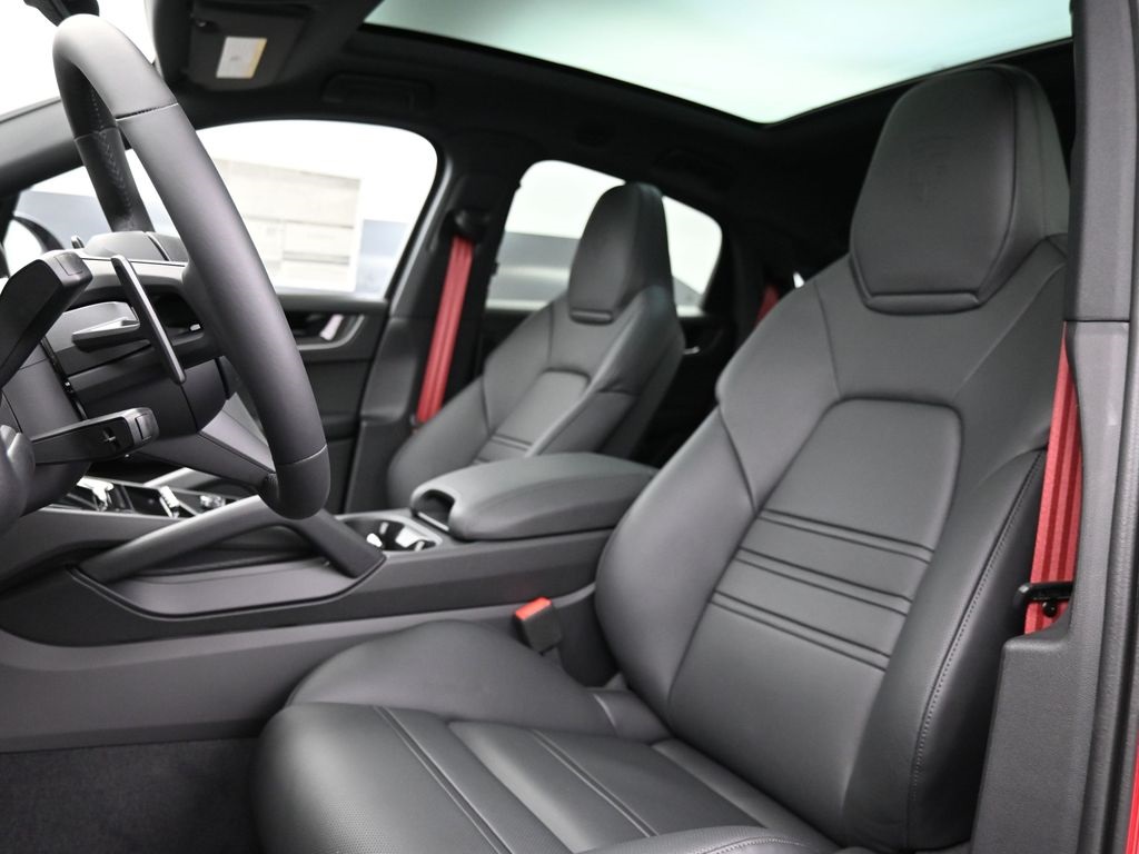 2026 Porsche Cayenne Coupe photo 5
