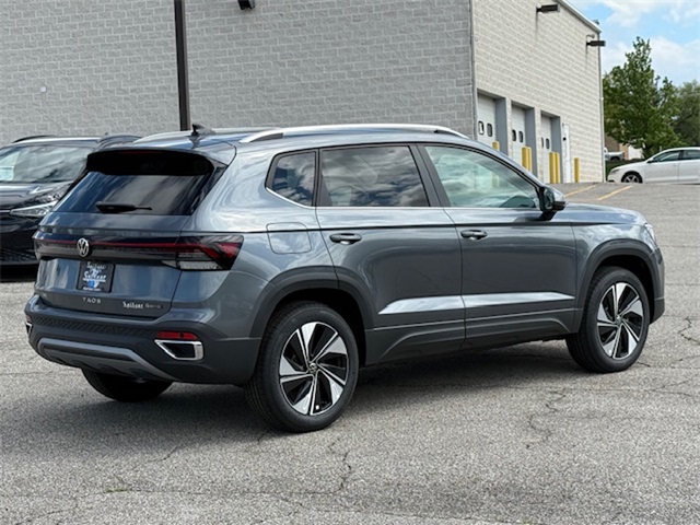 2025 Volkswagen Taos SE photo 4