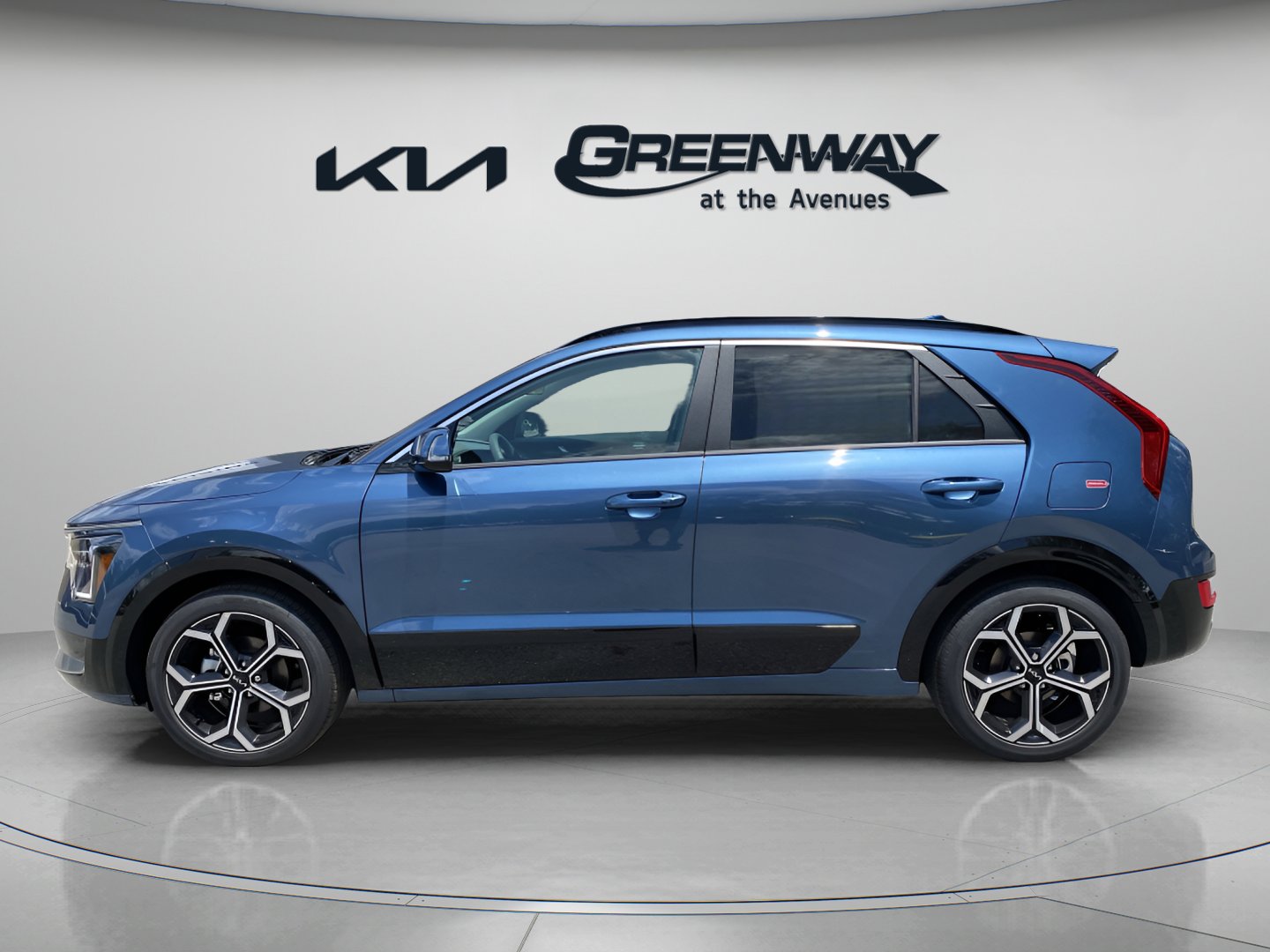 2025 Kia Niro EX Touring photo 2