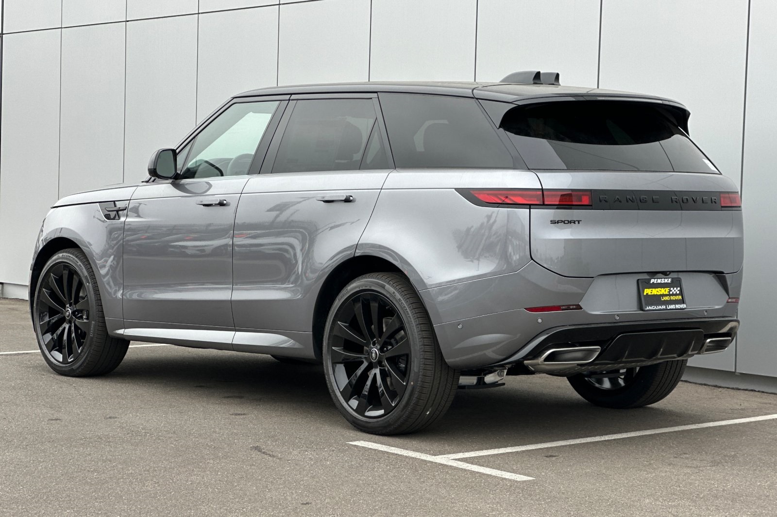 2025 Land Rover Range Rover Sport SE photo 4