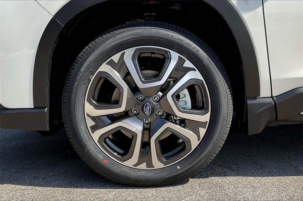 2025 Subaru Ascent Touring photo 10