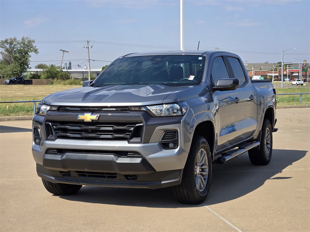 2024 Chevrolet Colorado LT photo 3