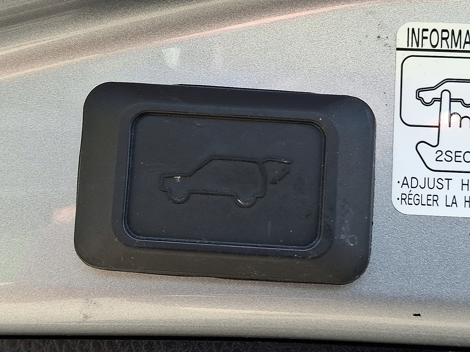2017 Toyota RAV4 Hybrid Limited photo 27