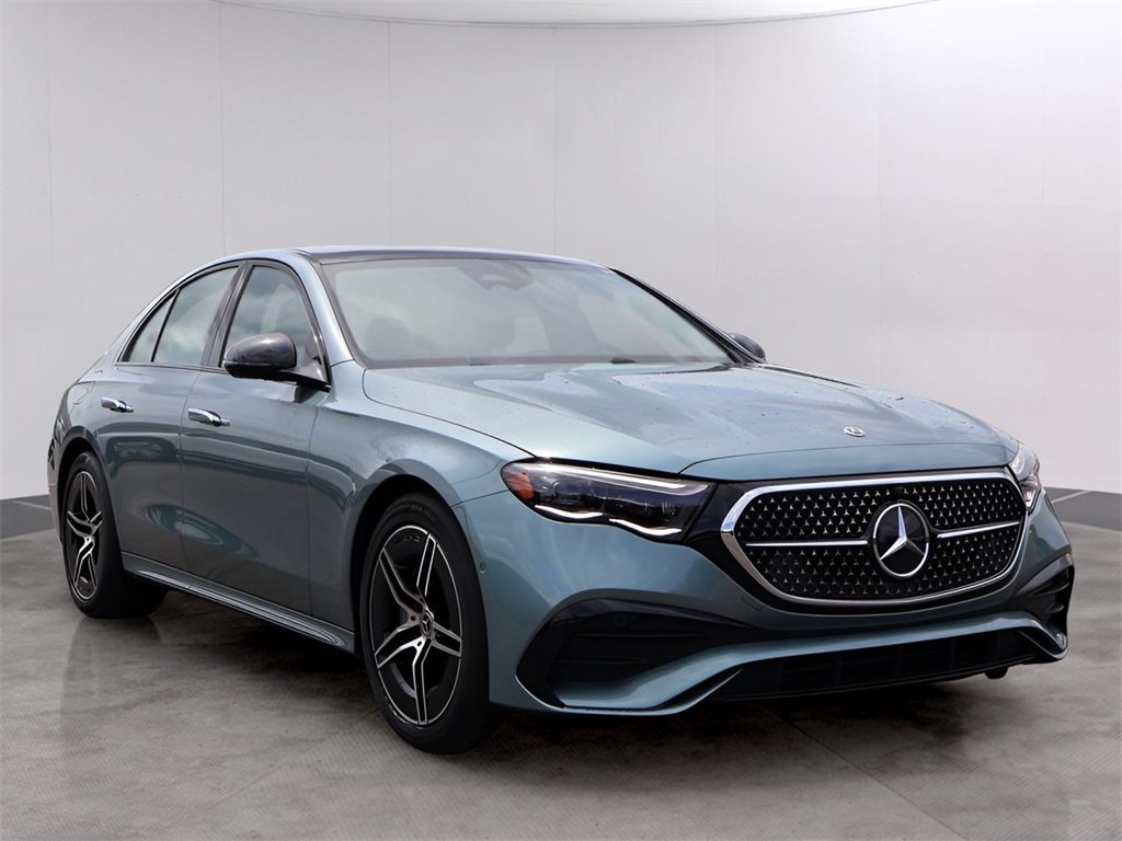 2025 Mercedes Benz E 450 4MATIC photo 3