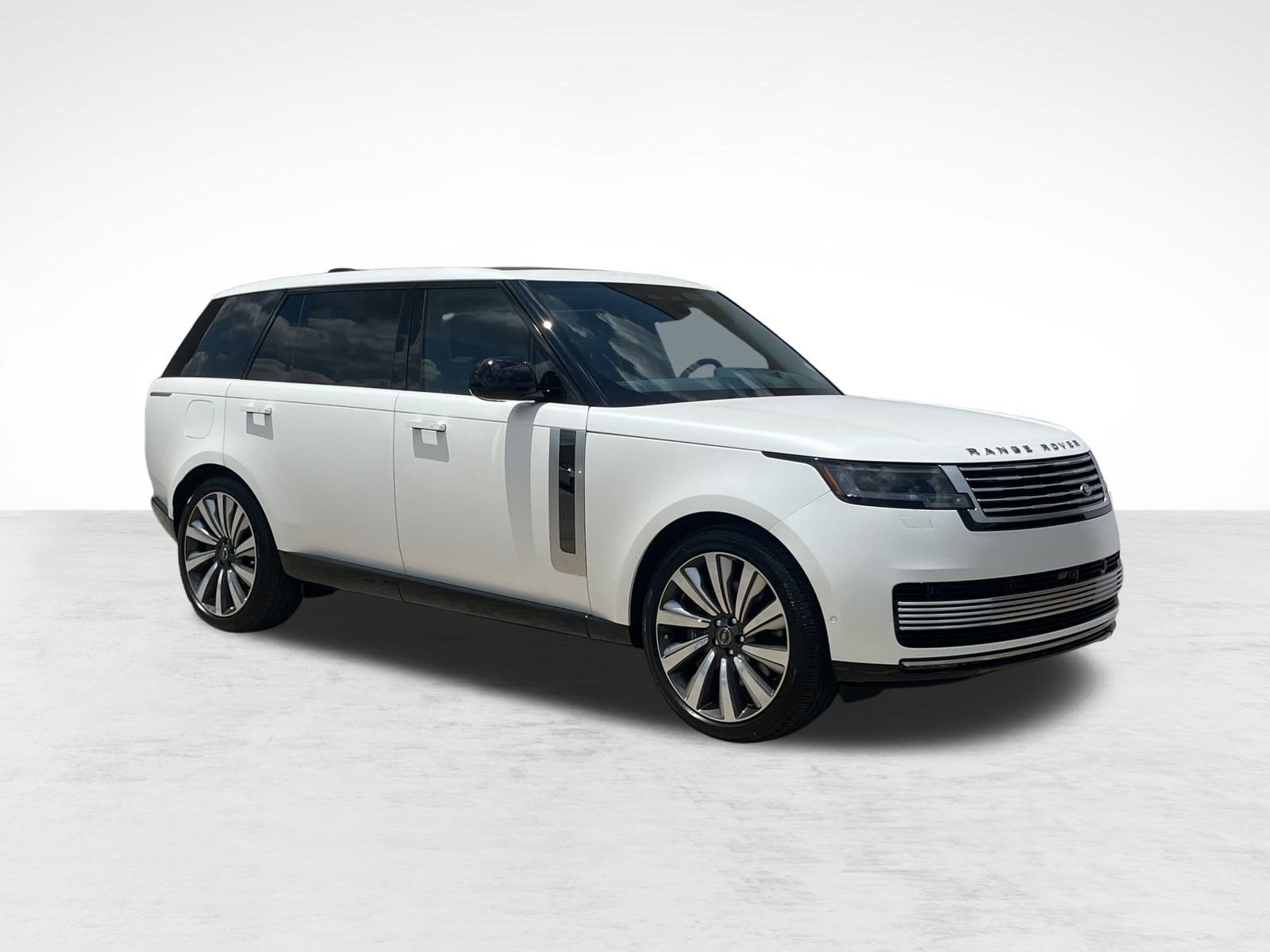 2025 Land Rover Range Rover SV photo 3