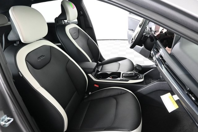 2025 Kia K4 GT-Line photo 9