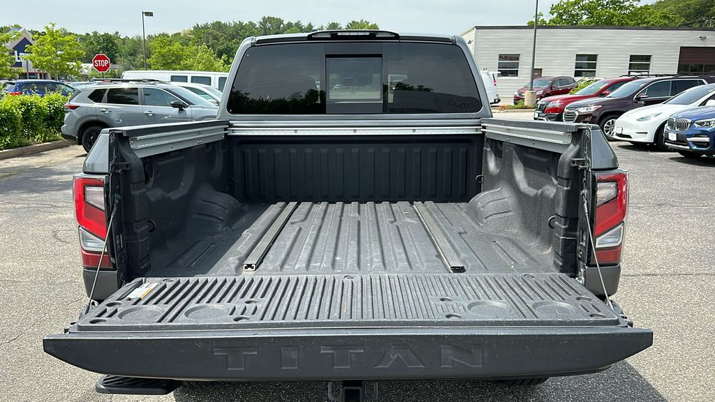 2021 Nissan Titan SL photo 28