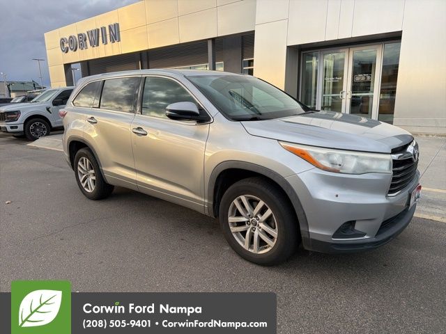 2016 Toyota Highlander LE's photo