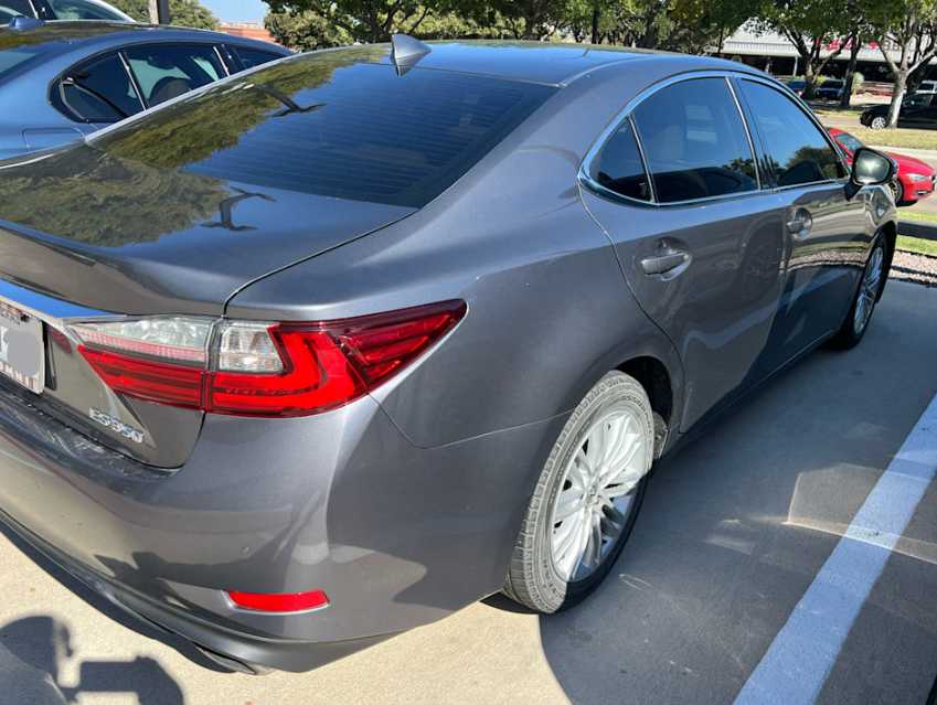 2016 Lexus ES 350 photo 3
