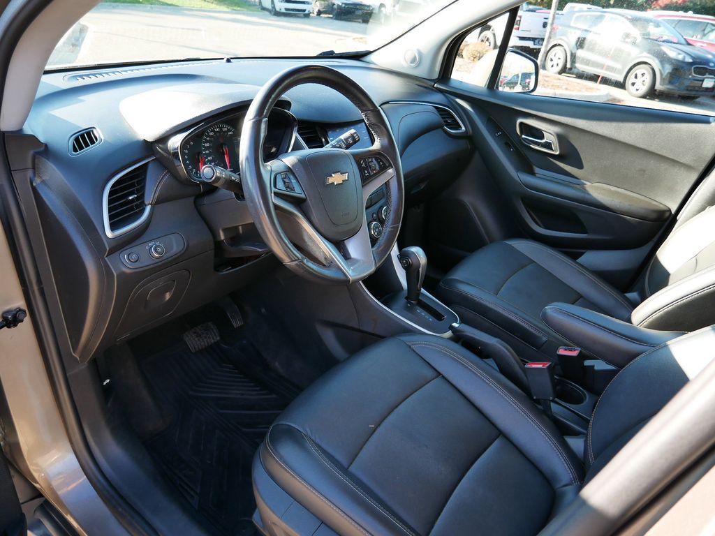 Certified 2022 Chevrolet Trax LT with VIN KL7CJPSM2NB517814 for sale in Coon Rapids, Minnesota