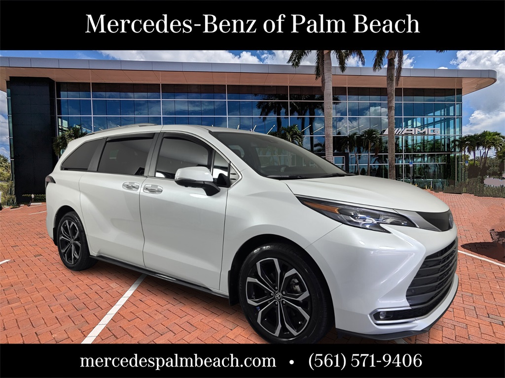 2025 Toyota Sienna Platinum's photo
