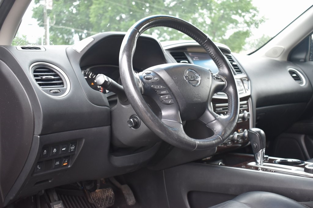 2015 Nissan Pathfinder Platinum photo 9