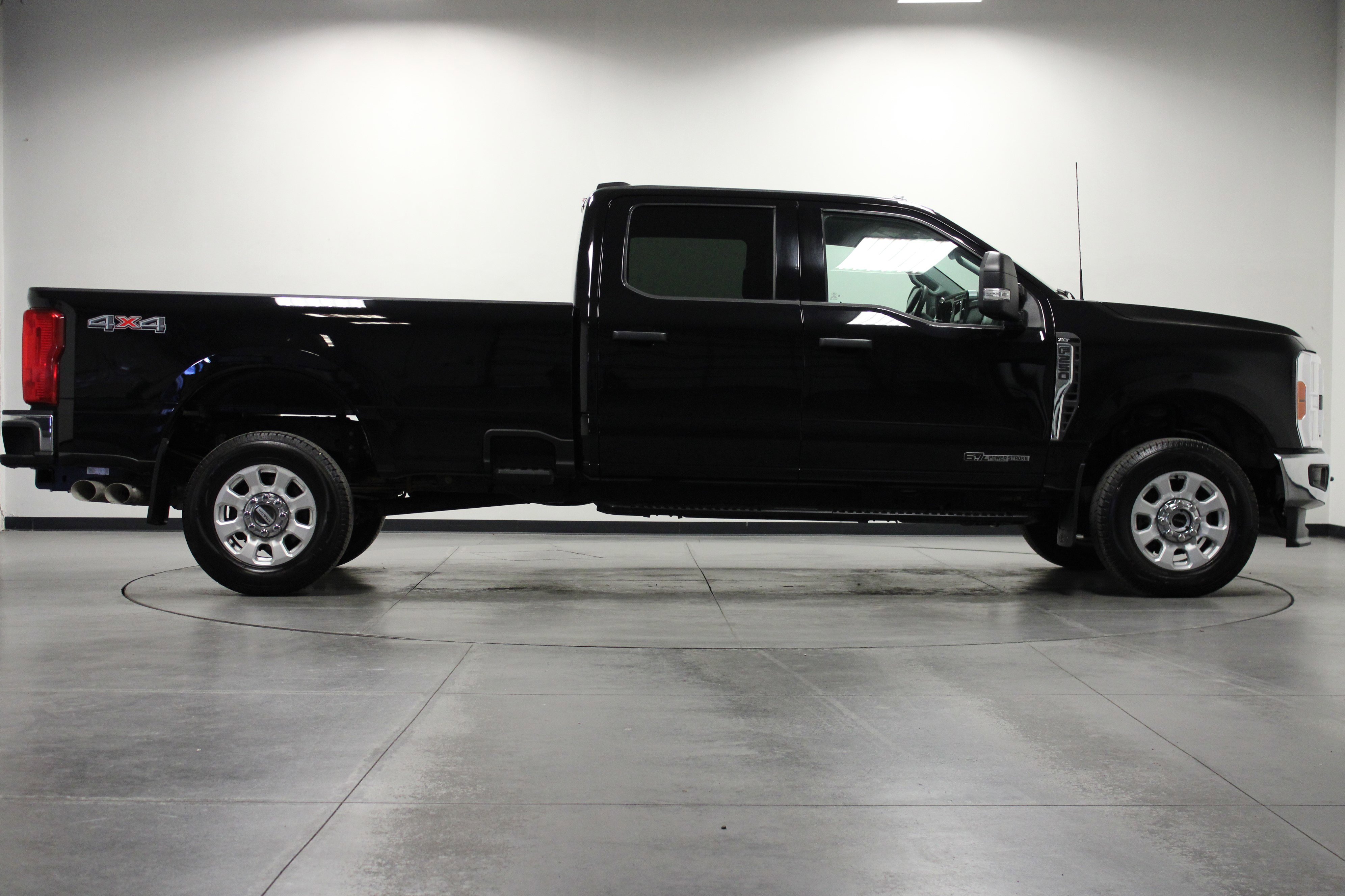 2023 Ford F-250 XLT photo 2