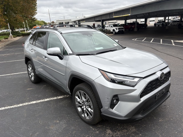 2022 Toyota RAV4 XLE Premium photo 2