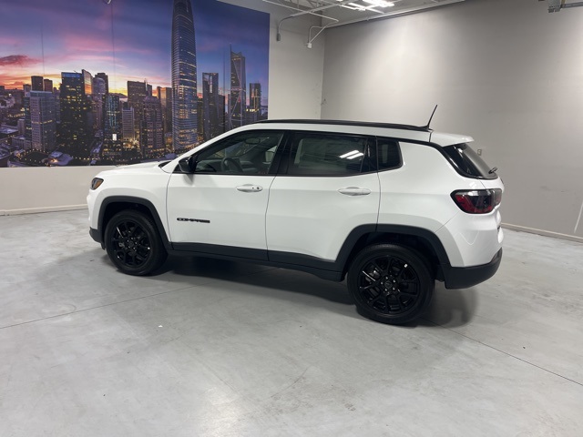 2026 Jeep Compass Latitude photo 3
