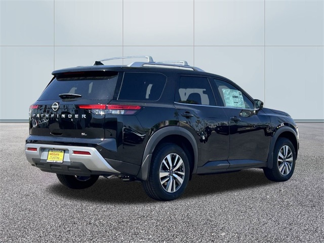 2025 Nissan Pathfinder SL photo 2
