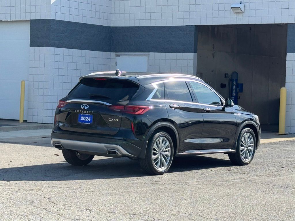 2024 Infiniti QX50 Luxe AWD photo 4
