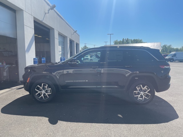 2025 Jeep Grand Cherokee Limited photo 3