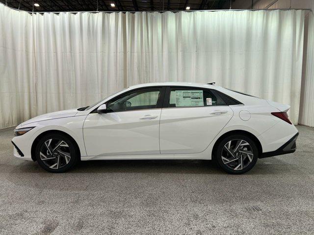 2025 Hyundai Elantra Limited photo 3