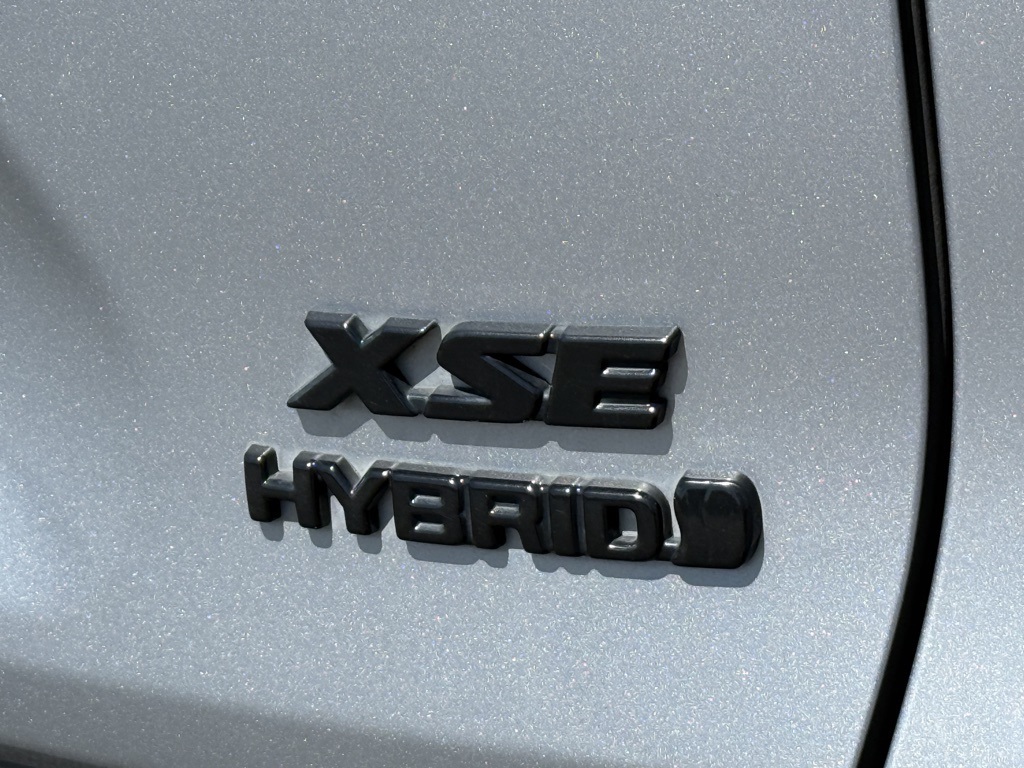 2020 Toyota RAV4 Hybrid XSE photo 12