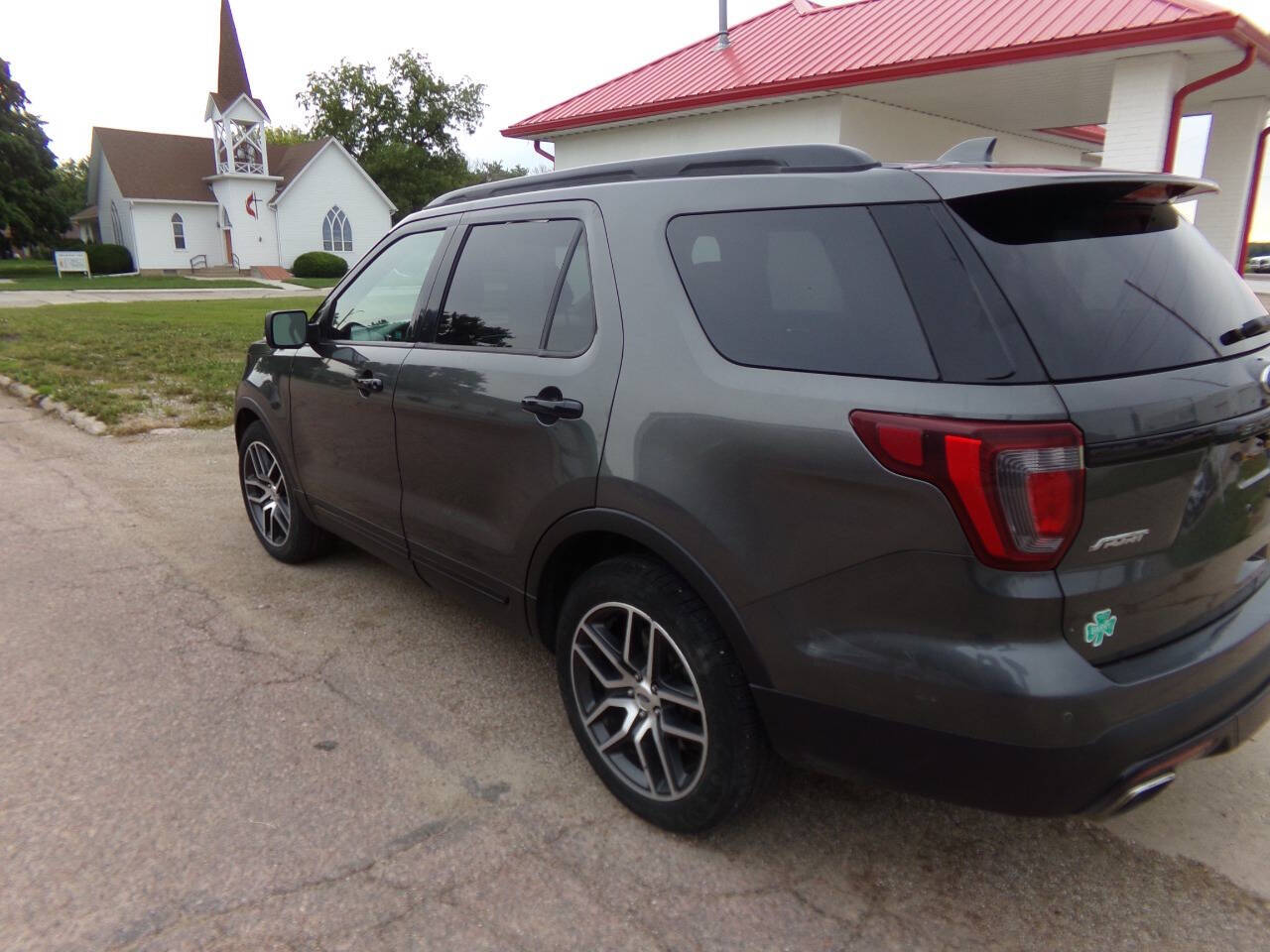 2017 Ford Explorer Sport photo 4