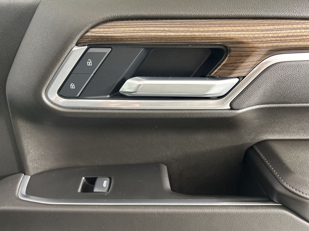 2025 Chevrolet Silverado 1500 RST photo 13