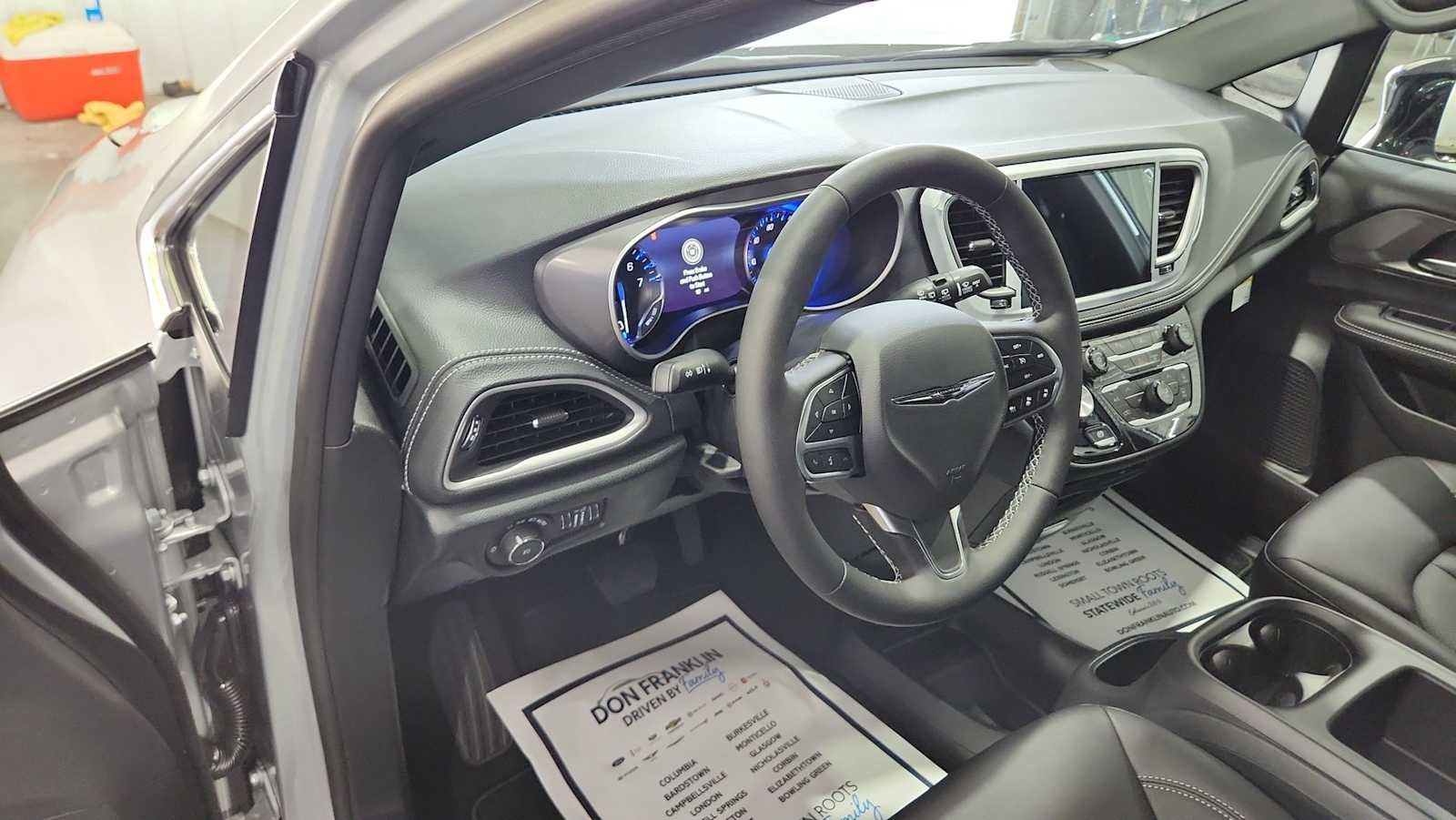 2026 Chrysler Pacifica photo 14