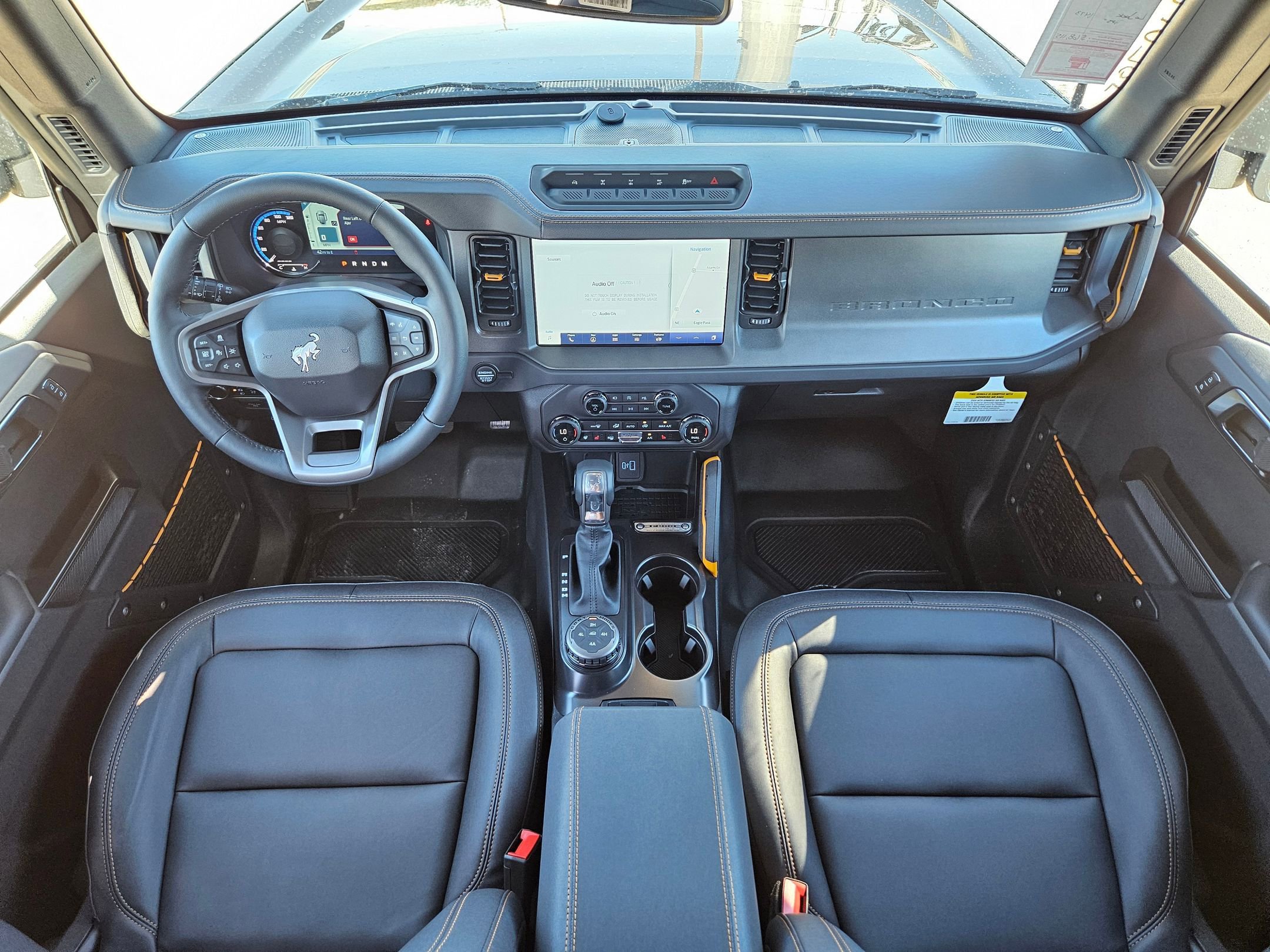 2024 Ford Bronco Badlands photo 2
