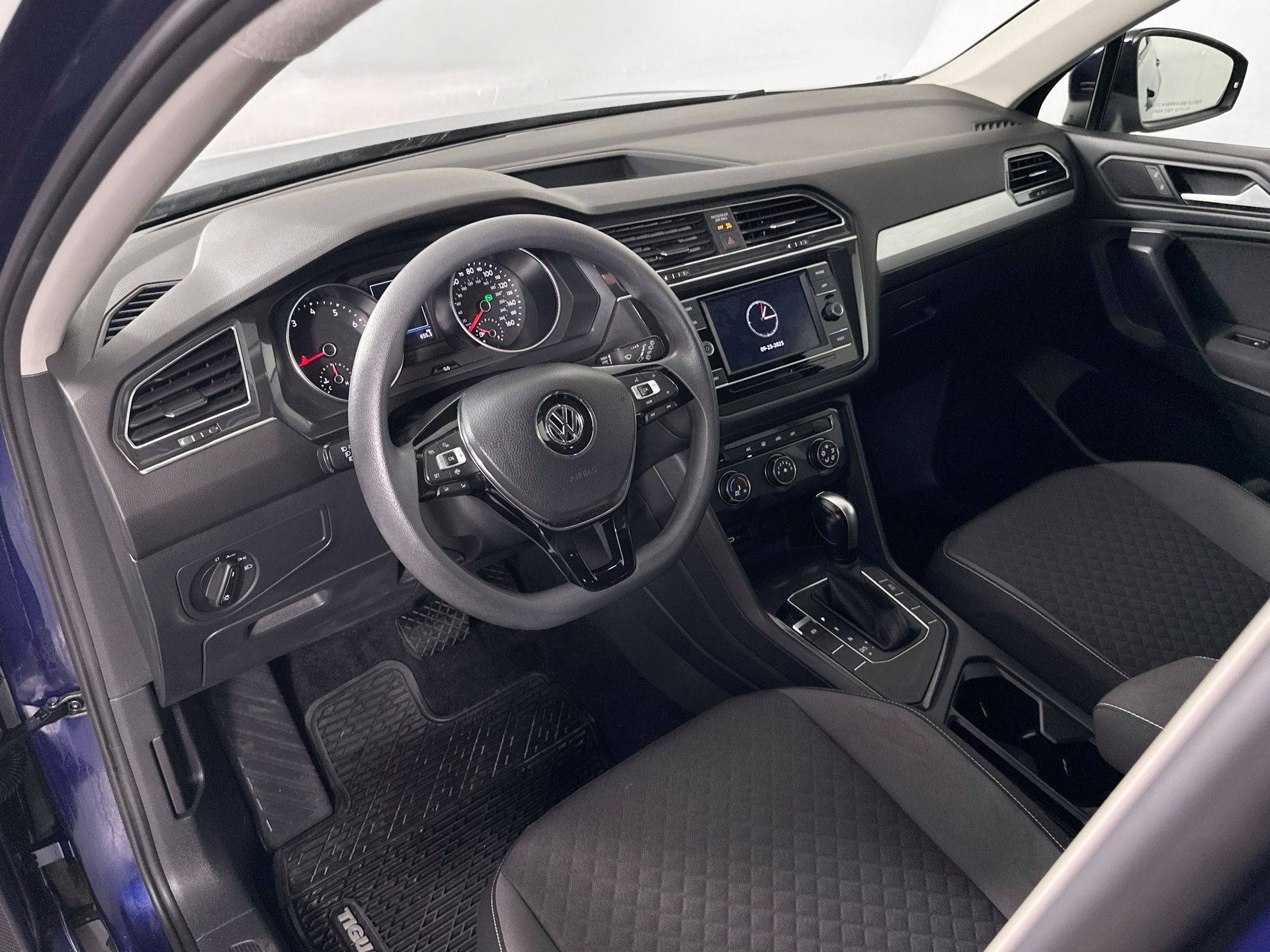 2021 Volkswagen Tiguan S photo 9