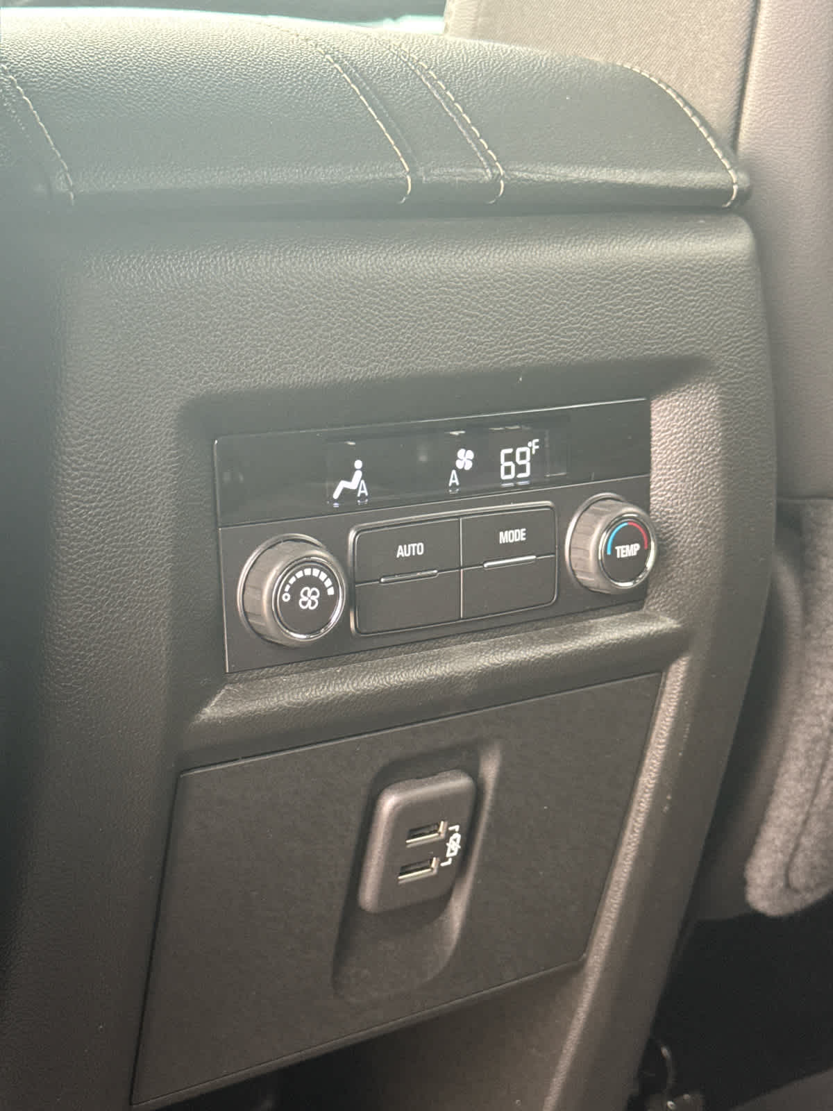 2023 Chevrolet Traverse Leather photo 12