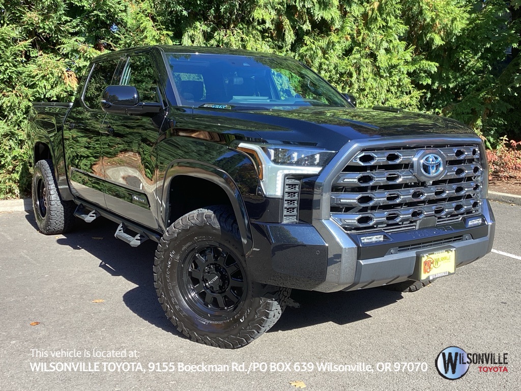 2023 Toyota Tundra Platinum's photo