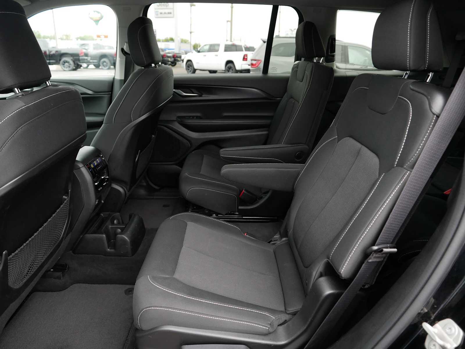 2023 Jeep Grand Cherokee Laredo photo 15