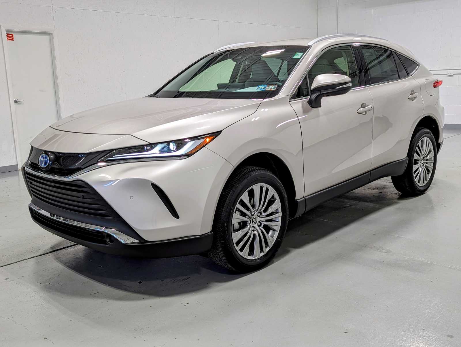 Pre-Owned 2022 Toyota Venza XLE in Titanium Glow | Greensburg, PA | # ...