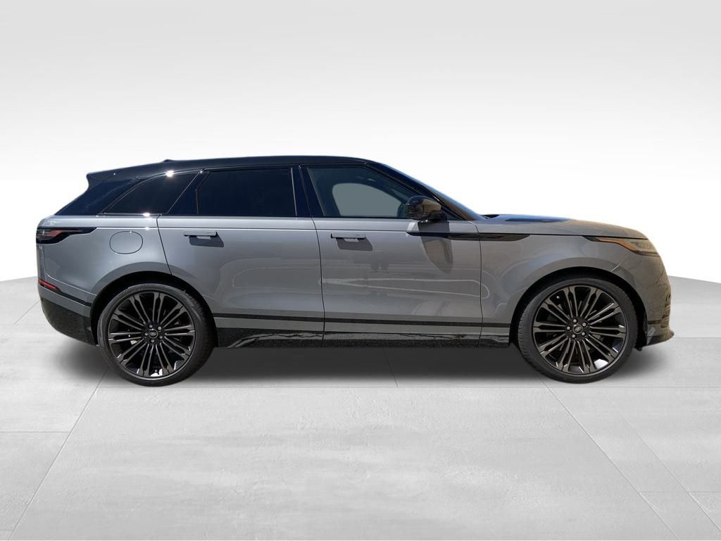 2026 Land Rover Range Rover Velar SE photo 5