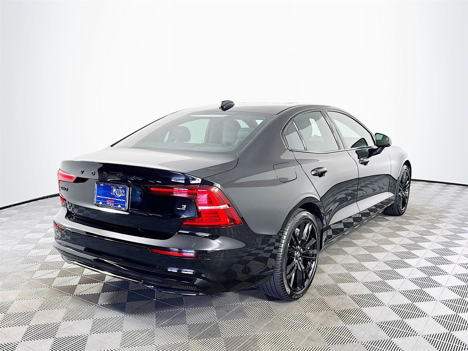 2024 Volvo S60 Recharge Ultimate Black Edition photo 5