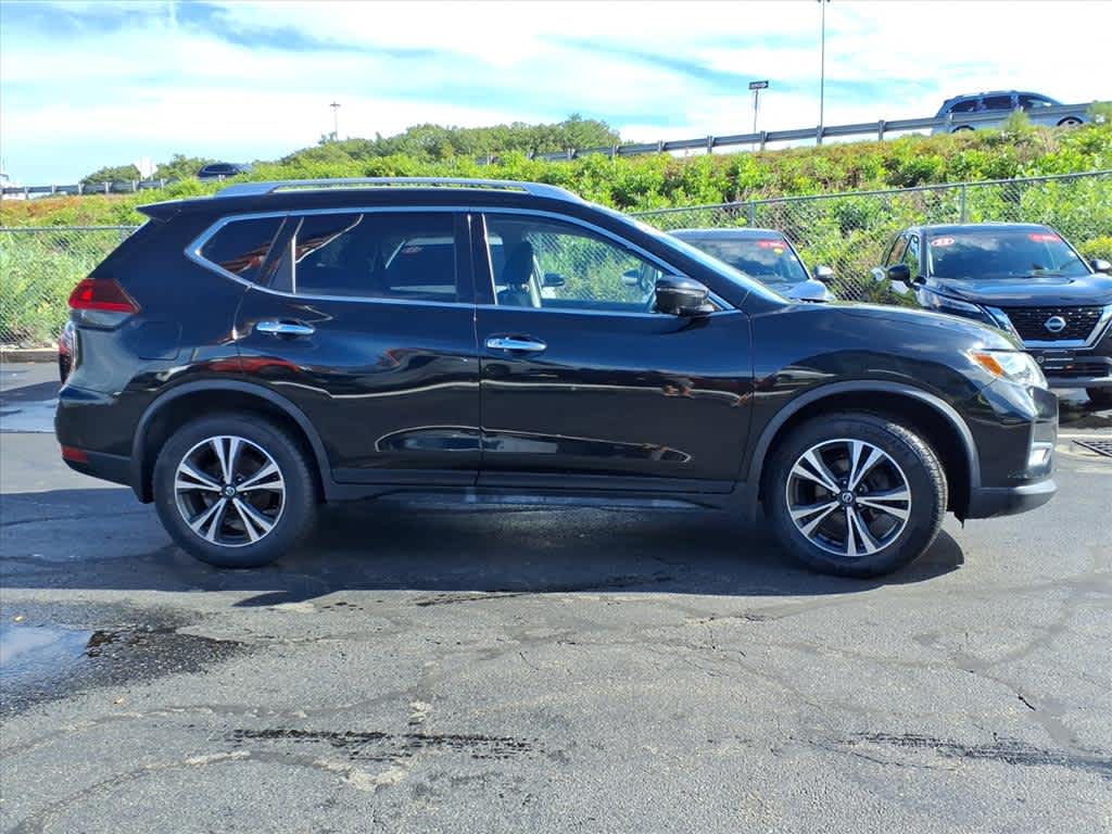 2020 Nissan Rogue SV photo 4