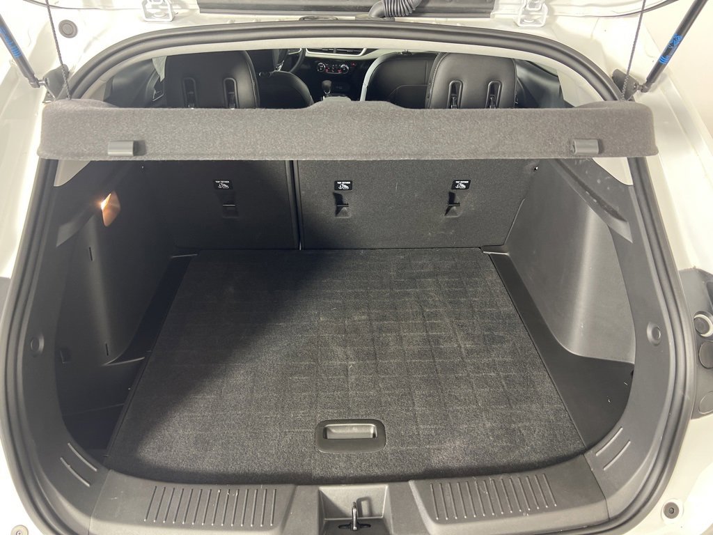 2025 Chevrolet Trax LT photo 17