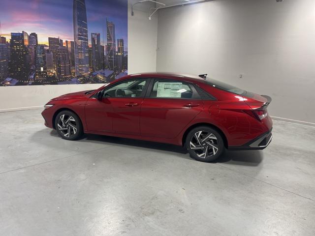 2025 Hyundai Elantra SEL Sport photo 4