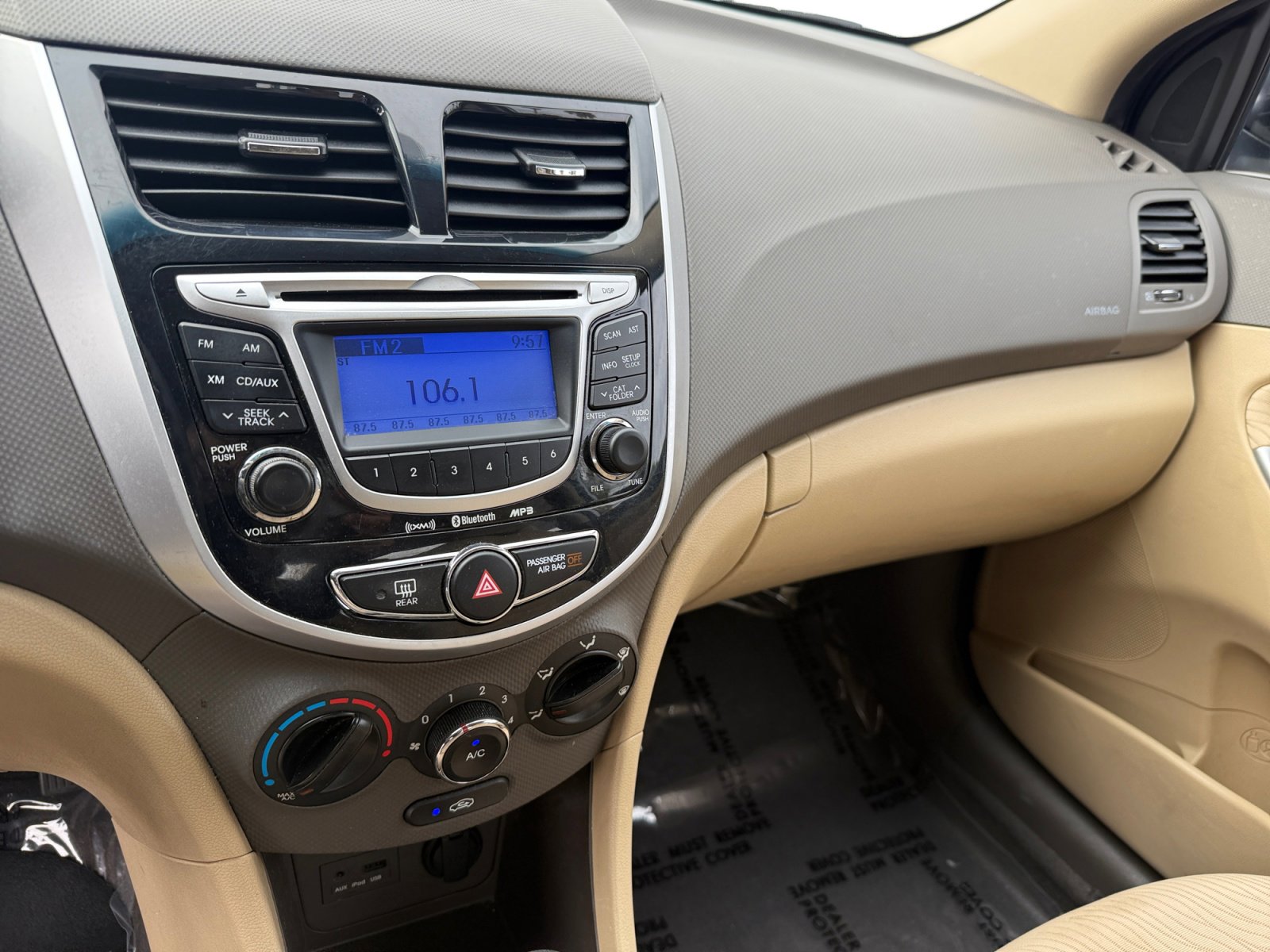 2012 Hyundai Accent GLS photo 12