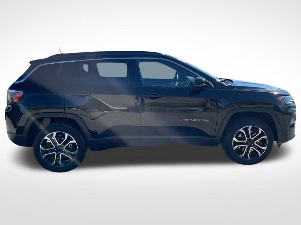 2023 Jeep Compass Limited photo 3